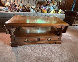 Coffee table with matching side tables. The coffee table has 2 side leaves that raise, as does 1 side table