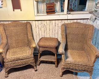 6 pieces set of Wicker, including a loveseat, 2 chairs, 2 side tables and 1 coffee table