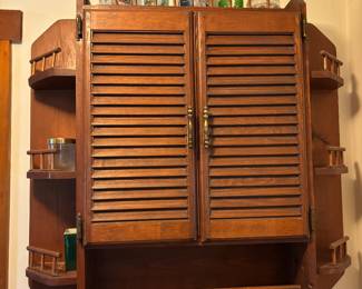 Hanging wall cabinet