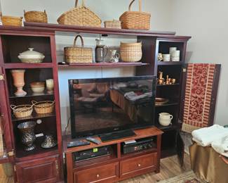 We are pleased to be hosting this sale for the estate of Bud Stapelton in the prestigious Country Club of Mount Dora. It is tastefully furnished with a variety of furniture from antiques to traditional; golfing memorabilia, art, and decor,