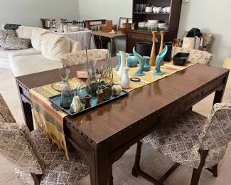 Dining Table with 2 leaves and 6 Chairs