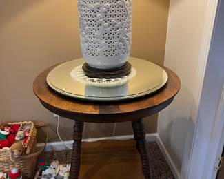 Spool leg table