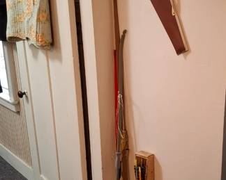 Vintage Recurve Bows and Arrows!
