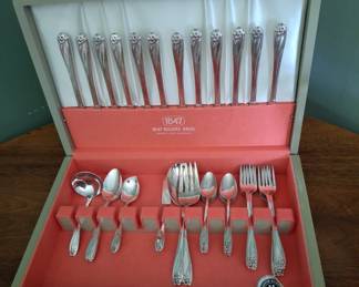 Daffodil Flatware Set in Box!
