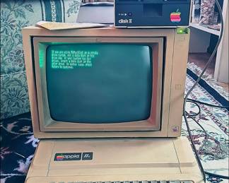 Working Apple IIE. Only has one drive, but otherwise operable.
