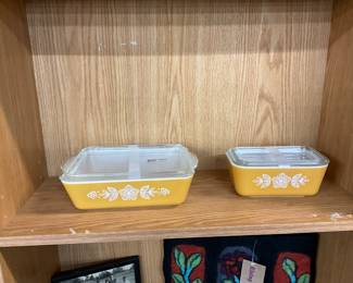 Pyrex Refrigerator Casserole Dishes w/ Lids "Butterfly Gold"