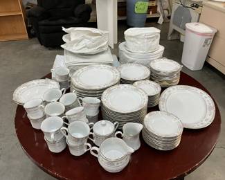 Excel Faberware Southampton Dinnerware & Storage Cases