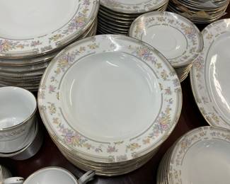 Excel Faberware Southampton Dinnerware & Storage Cases
