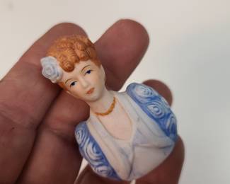 Avon porcelain thimble