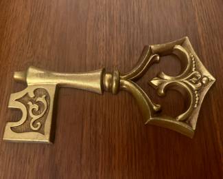 Brass key wall hanging