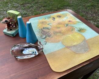 Cutting board, MCM shakers, art glass whale