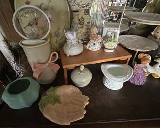 Hands trinket dish, pottery, milk glass top hat