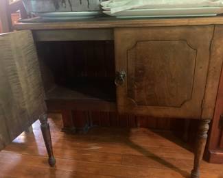 Nice smaller cabinet