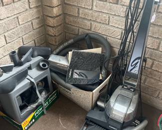 Kirby G4 vaccum and shampoo carpets with all attachments