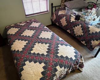 Day bed / Trundle bed set with 3 twin mattresses $200