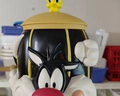 Sylvester the Cat and Tweety Bird Cookie Jar, very cute item, one that most would love sitting on the counter for self or grandchildren. Good condition.