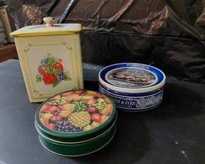 Vintage Collectable Tins, Knott's Berry Farm Raspberry Shortbread, Currier & Ives Winter in Central Park, Plus a Dried Fruit Tin, beautiful and in good condition with good snap-on lids.