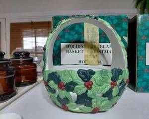 Christmas bowl, new in box offer is for (1) very nice.