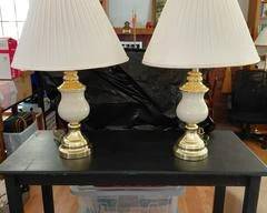 Lamps, Vintage Gold and Cream Ceramic Lamps, good condition. Matching other Lamps in Lots#150 & 151.