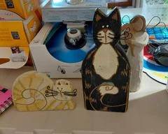 Black and Yellow Decorative Wooden cats with metal whiskers, very cute, good condition, great for the cat decor collector.