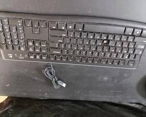 Computer keyboard, missing G key.
