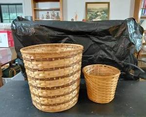 Planter baskets (2), plastic lined