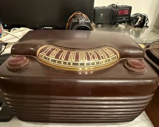 Whoa! Super artsy fartsy here. That radio would make any room look cool.