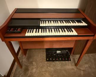 Lowry Genius keyboard. This is a super nice keyboard.