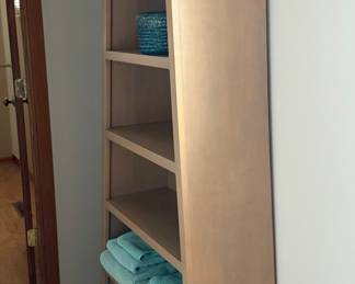UNIQUE SHELF