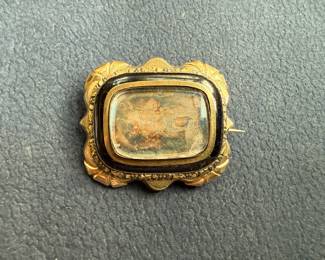 ANTIQUE BROOCH