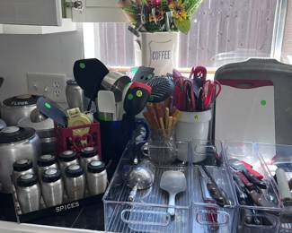 Tons of vintage kitchen items