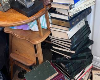 Pikes and pikes and pikes of BOOKS 📕 📗📘📙📒📔📕📗📘📙📒📓📕📗📘📔📙📗