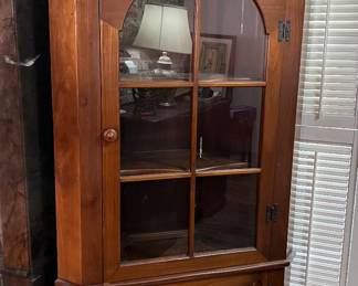 Corner Curio