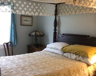 Canopy bed