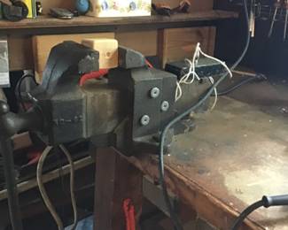 Large vice