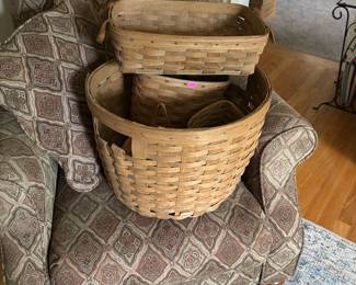 Severally vintage Longaberger baskets