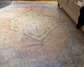 Like new ruggable area rug