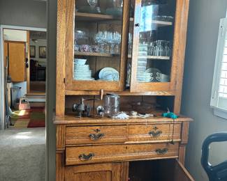 Great quarter-sawn oak step back cupboard !
