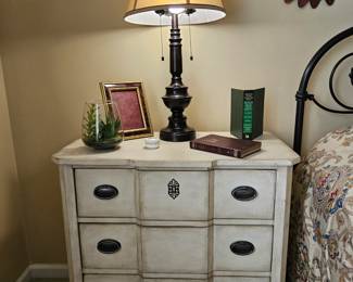 Solid, Lexington, bedroom set (chest and 2 nightstands / accent chests)