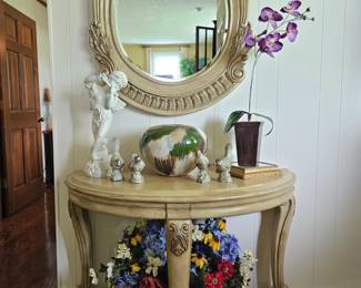 See matching round coffee table