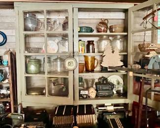 Hanging cabinet