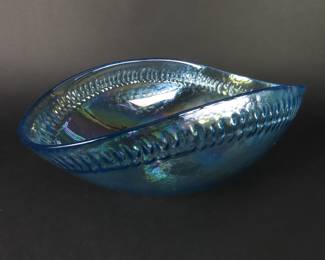 Beautiful Yalos Casa Murno Iridescent Aqua Green Centerpiece Folded Bowl