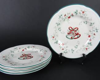 Lot of 4 Pfaltzgraff "Winterberry" Christmas Dessert Plates