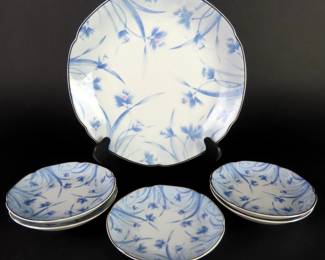Lot of 5 Blue & White Berry Bowls with Shallow Serving Bowl