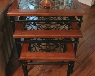 NESTING TABLES