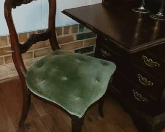 ANTIQUE GREEN VELVET CHAIR