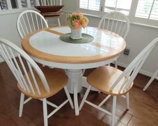 TABLE WITH 4 CHAIRS - NICE!