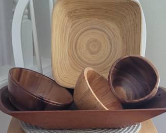 ANTIQUE DOUGH BOWL & A VARIETY OF WOODEN BOWLS