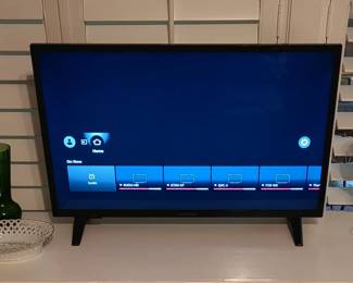INSIGNIA SMART TV - WORKS, NICE PICTURE "NO REMOTE"