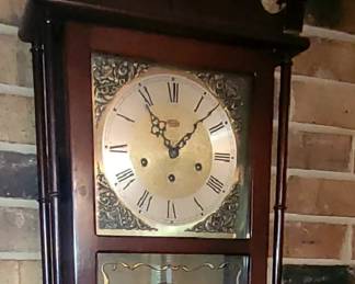 RIDGEWAY WESTMINSTER CHIME PILLAR & SCROLL MANTEL CLOCK WITH KEY
